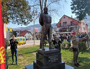 ОТКРИВАЊЕМ СПОМЕНИКА МИШИ ПЕЛЕМИШУ ПОЧЕЛО ОБИЉЕЖАВАЊЕ 33 ГОДИНЕ ОД ОСНИВАЊА ДРУГОГ ОДРЕДА СПЕЦИЈАЛНЕ БРИГАДЕ ПОЛИЦИЈЕ