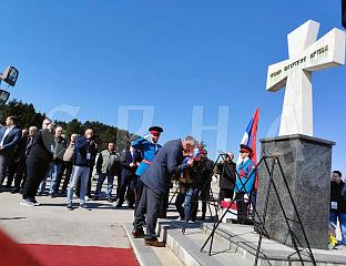 ПОЛОЖЕНИ ВИЈЕНЦИ И ЦВИЈЕЋЕ КОД ЦЕНТРАЛНОГ КРСТА ПОВОДОМ ОБИЉЕЖАВАЊА 30 ГОДИНА ОД ЕГЗОДУСА САРАЈЕВСКИХ СРБА