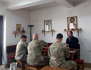 АМЕРИЧКИ ВОЈНИЦИ НА КОСОВУ И МЕТОХИЈИ ПОКАЗУЈУ ИНТЕРЕСОВАЊЕ ЗА ПРАВОСЛАВЉЕ