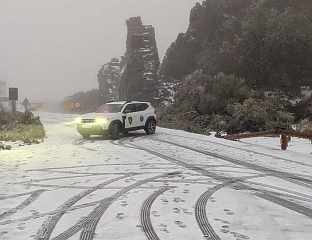 СНИЈЕГ НА ОСTРВУ TЕНЕРИФЕ