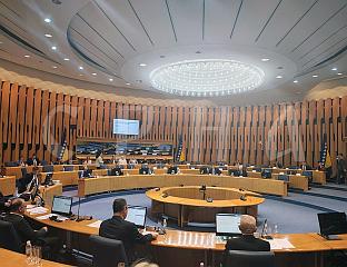 ПОЧЕЛА ХИТНА СЈЕДНИЦА О ИЗМЈЕНАМА ЗАКОНА О ПЛАТАМА У ИНСТИТУЦИЈАМА БиХ