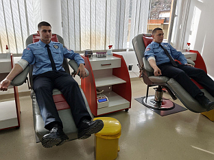 ПОЛИЦАЈЦИ УВИЈЕК СПРЕМНИ ДА РЕАГУЈУ ДА БИ ПОМОГЛИ ГРАЂАНИМА