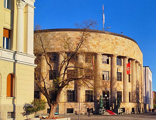 КАРАН СУТРА СА АМБАСАДОРИМА КИНА И ФРАНЦУСКЕ