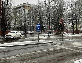 ПУТЕВИ ПРОХОДНИ, СНИЈЕГ ПАДА НА ПОДРУЧЈУ БАЊАЛУКЕ, ПРИЈЕДОРА, КОСТАЈНИЦЕ И ДОБОЈА