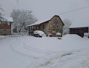 ВИСИНА СНИЈЕГА 30 ЦЕНТИМЕТАРА, ПОЧЕЛО ЧИШЋЕЊЕ ПУТЕВА