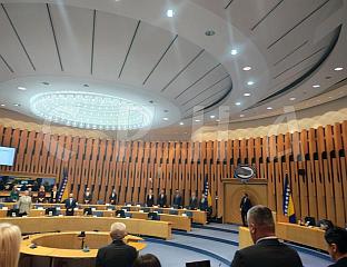 ПАУЗА НА ПОЧЕТКУ СЈЕДНИЦЕ КАКО БИ СЕ ПОКУШАО ОБЕЗБИЈЕДИТИ КВОРУМ