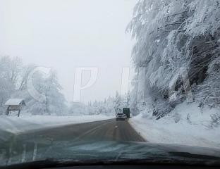 СНИЈЕГ ОТЕЖАВА САОБРАЋАЈ НА СВИМ ДИОНИЦАМА, ПОСЕБНО НА ПРЕВОЈИМА