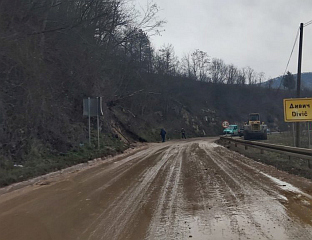 ОБУСТАВЉЕН САОБРАЋАЈ НА ПУТУ ЗВОРНИК - МИЛИЋИ