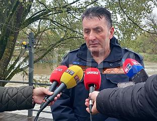 ВОДА СЕ ПОВУКЛА ИЗ ТОПОЛИКА И ВРБИЦА, ОТЕЖАН САОБРАЋАЈ УЛИЦОМ МАХМУТА БУШАТЛИЈЕ