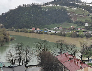 САНА У БЛАГОМ РАСТУ, ГОМЈЕНИЦА СТАГНИРА