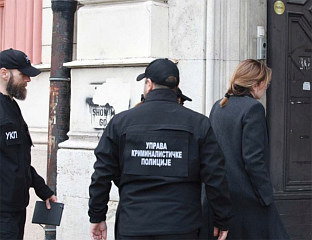 У ЗГРАДИ РЕКТОРАТА ПРОНАЂЕНИ ПРЕДМЕТИ КОЈИМА НИЈЕ МЈЕСТО У АКАДЕМСКОМ ПРОСТОРУ