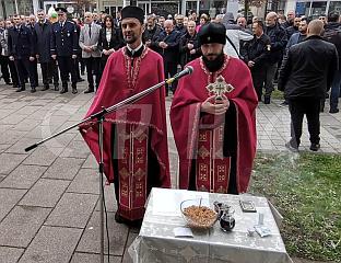 ПАРАСТОСУ ЗА 127 ПОГИНУЛИХ ПРИПАДНИКА ПОЛИЦИЈЕ ПРИСУСТВУЈУ И КОЛЕГЕ ИЗ МОСКВЕ