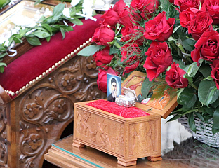 ЧЕСТИЦЕ МОШТИЈУ СВЕТОГ НЕКТАРИЈА ИСЦЈЕЉИТЕЉА ДОНЕСЕНЕ У ИНСТИТУТ "ДЕДИЊЕ"