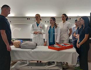 УРУЧЕНА ОПРЕМА ЗА ЦЕНТАР ЗА ЕДУКАЦИЈУ МЕДИЦИНСКИХ СЕСTАРА