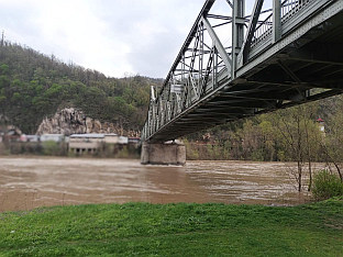 НЕМА ОПАСНОСТИ ОД ИЗЛИВАЊА ДРИНЕ, АКТИВИРАЛА СЕ КЛИЗИШТА
