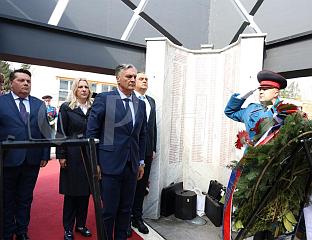 СЛУЖЕН ПАРАСТОС И ПОЛОЖЕНИ ВИЈЕНЦИ НА СПОМЕН-ОБИЉЕЖЈЕ ПОГИНУЛИМ ПРИПАДНИЦИМА МУП-а