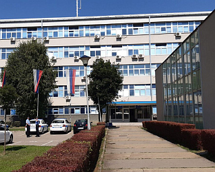 ЛАЖНА ДОЈАВА О БОМБИ У СРЕДЊОЈ ШКОЛИ