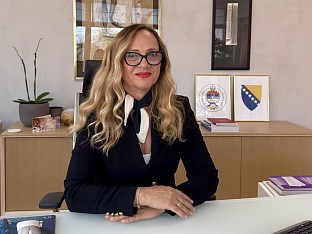 СПОРОВИ ПО ДУГОВАЊИМА ЈАВНОГ СЕКТОРА НАЈЧЕШЋЕ ЗАВРШАВАЈУ СУДСКИМ ПОРАВНАЊЕМ