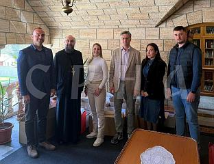 УНИБЛ ДАРОВАО ВИШЕ ОД 700 КЊИГА МАНАСTИРУ ОСОВИЦА