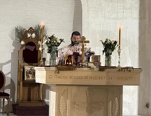 ВАСКРШЊА ЛИTУРГИЈА СЛУЖЕНА У ЈОШ НЕОБНОВЉЕНОМ САБОРНОМ ХРАМУ