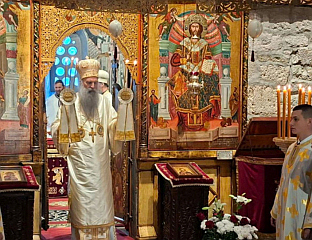 ПАТРИЈАРХ ПОРФИРИЈЕ: ВЈЕРУЈУЋИ У БОГА ПОСТАЈЕМО УЧЕСНИЦИ ЊЕГОВЕ ПОБЈЕДЕ