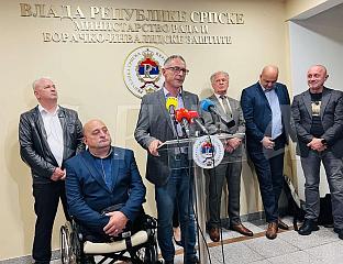 НЕПРИХВАТЉИВО И СРАМНО ДА ИСЛАМСКА ЗАЈЕДНИЦА ОРГАНИЗУЈЕ ОБИЉЕЖАВАЊЕ СА ПЛАКАТИМА МАХМУЉИНА