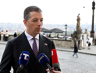 ЂУРИЋ: МАЦИНКА ЈАВНО РЕКАО ДА ЈЕ КОСОВО И МЕТОХИЈА СРПСКО ПИТАЊЕ