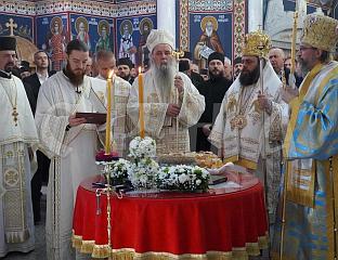 МИТРОПОЛИТ ФОТИЈЕ: СРПСКИ НАРОД НЕ НАПУШТА СВОЈЕ СВЕТИЊЕ