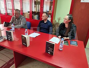 ПРЕДСТАВЉЕНИ РОМАНИ "МЕЂА" И "ПОГЛЕД КРОЗ КУРИЈЕ ОЧИ"