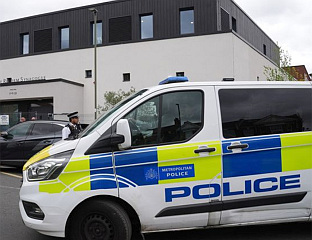 УХАПШЕНА ДВА МЛАДИЋА, СУМЊИЧЕ СЕ ЗА ПОКУШАЈ ПОДМЕТАЊА ПОЖАРА У СИНАГОГИ