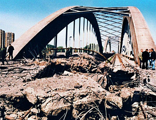 УНИШТЕНИ ЖЕЖЕЉЕВ МОСТ И ХЕМИЈСКА ИНДУСТРИЈА "МИЛАН БЛАГОЈЕВИЋ"