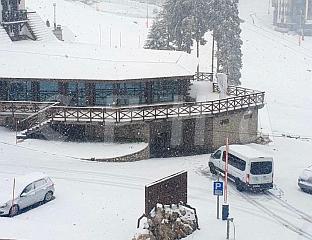 НА ЈАХОРИНИ ПАЛО ДЕСЕТ ДО 15 ЦЕНТИМЕТАРА СНИЈЕГА, ВЕЧЕРАС ПРЕВЕНТИВНО ПОСИПАЊЕ ПУТЕВА