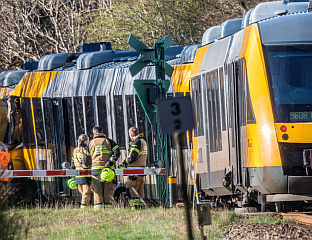 У КРИТИЧНОМ СТАЊУ ЧЕТВОРО ПОВРИЈЕЂЕНИХ У СУДАРУ ВОЗОВА