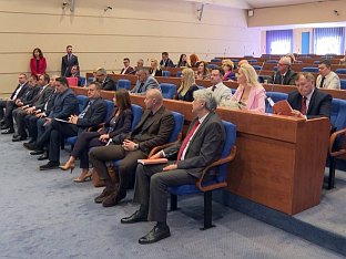 СУЗБИЈАТИ МАЛОЉЕТНИЧКО НАСИЉЕ