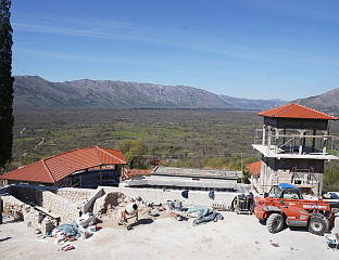 ЗАВРШЕНИ АМФИТЕАТАР И ВИДИКОВАЦ ДУХОВНОГ ЦЕНТРА МРКОЊИЋИ