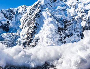 ЛАВИНА ЗАТРПАЛА ЧЕТВОРО ТУРИСТА