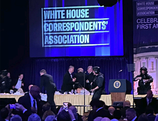 ПУЦЊАВА НА СВЕЧАНОЈ ВЕЧЕРИ, ТРАМП ХИТНО ЕВАКУИСАН