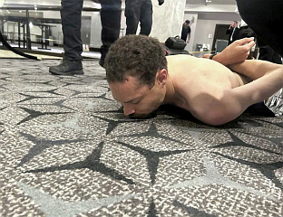 НАПАДАЧ ЖЕЛИО ДА ПУЦА НА ЗВАНИЧНИКЕ АДМИНИСТРАЦИЈЕ