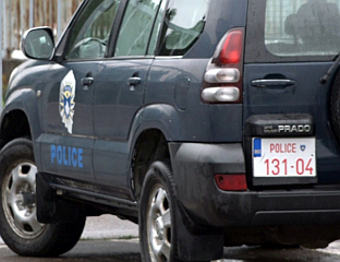 У ЗУБИНОМ ПОТОКУ ПРИВЕДЕН МАЛОЉЕТНИК ЗБОГ НАТПИСА НА МАЈИЦИ