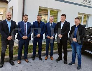 ДОНАЦИЈА ВЛАДЕ СРПСКЕ КУХИЊИ УДРУЖЕЊА "ЕМАУС"