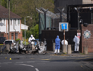 УХАПШЕН МУШКАРАЦ НАКОН НАПАДА НА ПОЛИЦИЈСКУ СТАНИЦУ У БЕЛФАСТУ