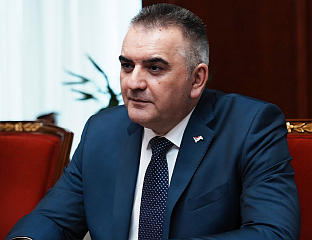 МИНИЋ СУТРА ПОТПИСУЈЕ МЕМОРАНДУМЕ СА СТАНКОВИЋЕМ И МАРИЋЕМ