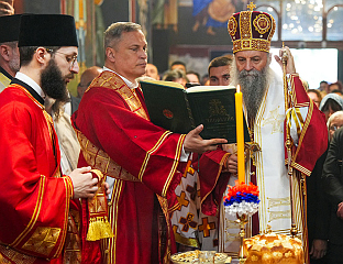 ПАТРИЈАРХ СРПСКИ НА БАНОВОМ БРДУ СЛУЖИО ЛИТУРГИЈУ ПОВОДОМ СЛАВЕ СВЕТОГ ГЕОРГИЈА