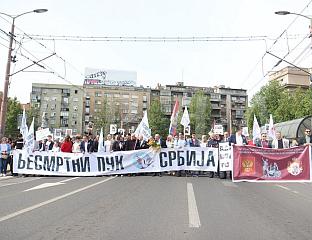 У БЕОГРАДУ ДАН ПОБЈЕДЕ НАД ФАШИЗМОМ ОБИЉЕЖЕН ШЕTЊОМ БЕСМРTНОГ ПУКА И ПОЛАГАЊЕМ ВИЈЕНАЦА