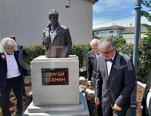 У ЗЕТИ ОТКРИВЕН СПОМЕНИК СЕРГЕЈУ ЈЕСЕЊИНУ