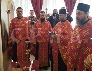 У КАСАРНИ "КОЗАРА" СЛУЖЕН ПАРАСТОС ЗА ПОГИНУЛЕ БОРЦЕ И ЦИВИЛЕ