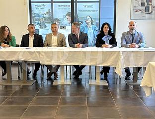 УРУЧЕНИ АУTОМОБИЛИ ЗА ЧЕТИРИ ДОМА ЗДРАВЉА