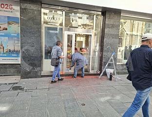 ПОЛИЦИЈА ЈОШ НЕМА НИКАКВИХ САЗНАЊА О УВРЕДЉИВИМ ГРАФИТИМА НА СРПСКИМ РАДЊАМА