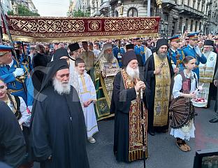 КРЕНУЛА ЛИТИЈА НА ЧЕЛУ СА ПАТРИЈАРХОМ КОЈИ НОСИ ЧУДОТВОРНИ ПОЈАС БОГОРОДИЦЕ