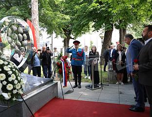 ДОДИК: 12 БЕБА ОПОМЕНА СВИМА КОЛИКО СУ СЛОБОДА, ЖИВОТ И РЕПУБЛИКА СРПСКА СКУПО ПЛАЋЕНИ